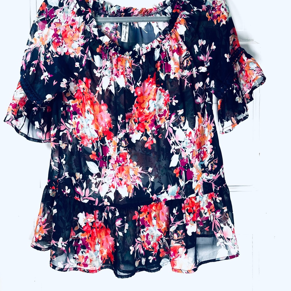 PerSeption Concept Dark Blue and Red Flutter Sleeve Peplum Blouse
